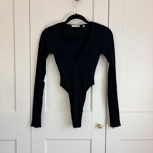 Aritiza Wilfred Free Black Ribbed V Neck Long Sleeve Bodysuit | S